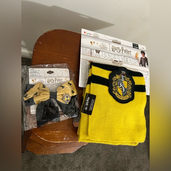 Warner Bros. Other - 🎯CLEARANCE LAST CHANCE Harry Potter Hufflepuff Set: Scarf and Hair-bow NWT!